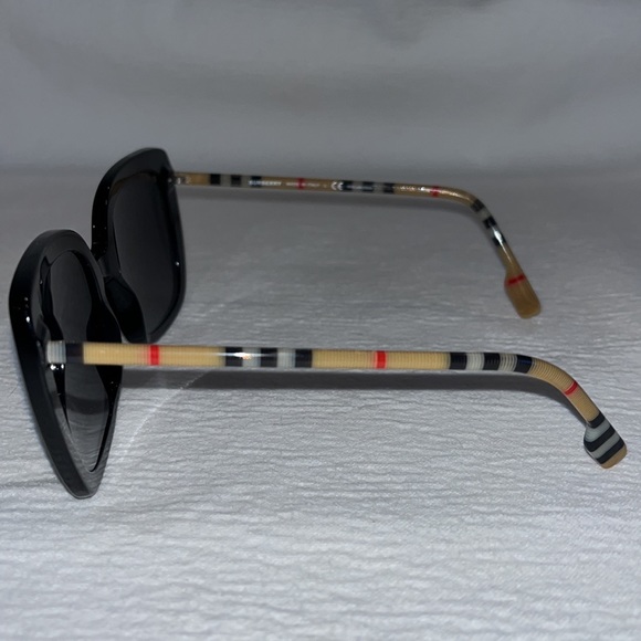 EUC Womens Burberry Caroll Sunglasses - Picture 5 of 7